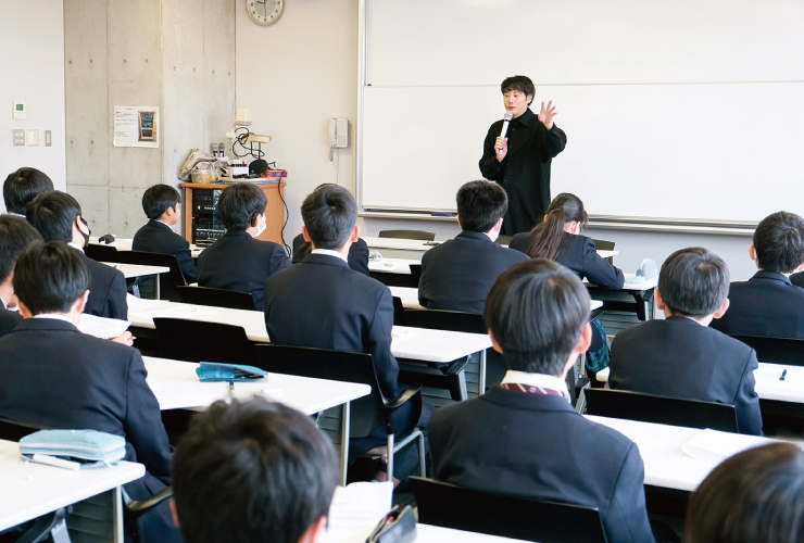 卒業生による職業講話
