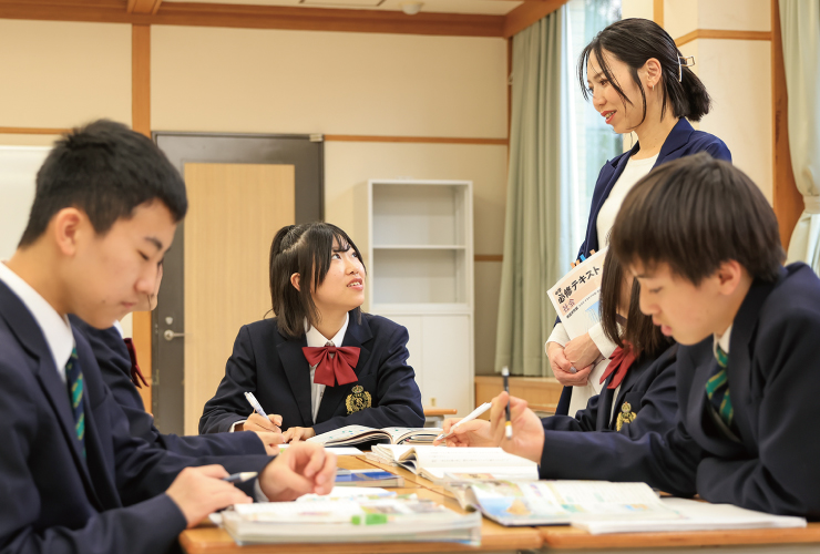 授業で習ったことは学校で消化できるように、全生徒で6時間目終了後の放課後学習を実施