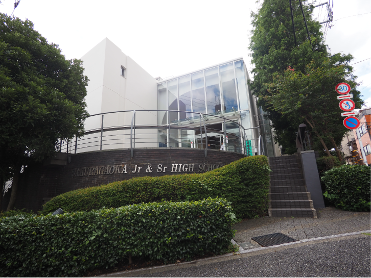 学校外観の写真
