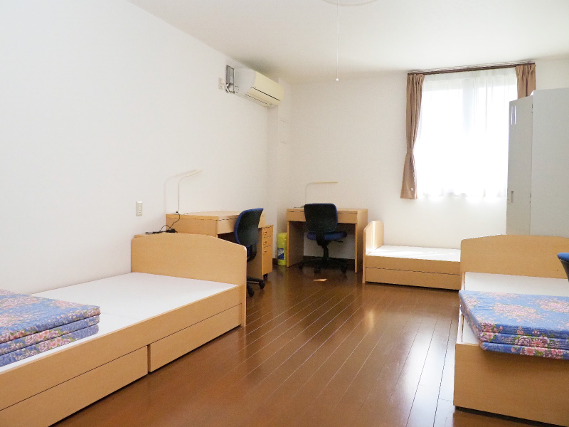 部活動の合宿や宿泊行事に利用される明法学院ハウスは、校内にある宿泊施設で約40名が宿泊することができる